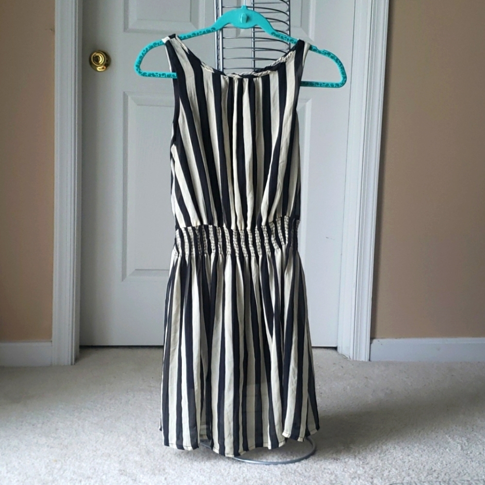 Sleeveless Black and off-white Striped dress